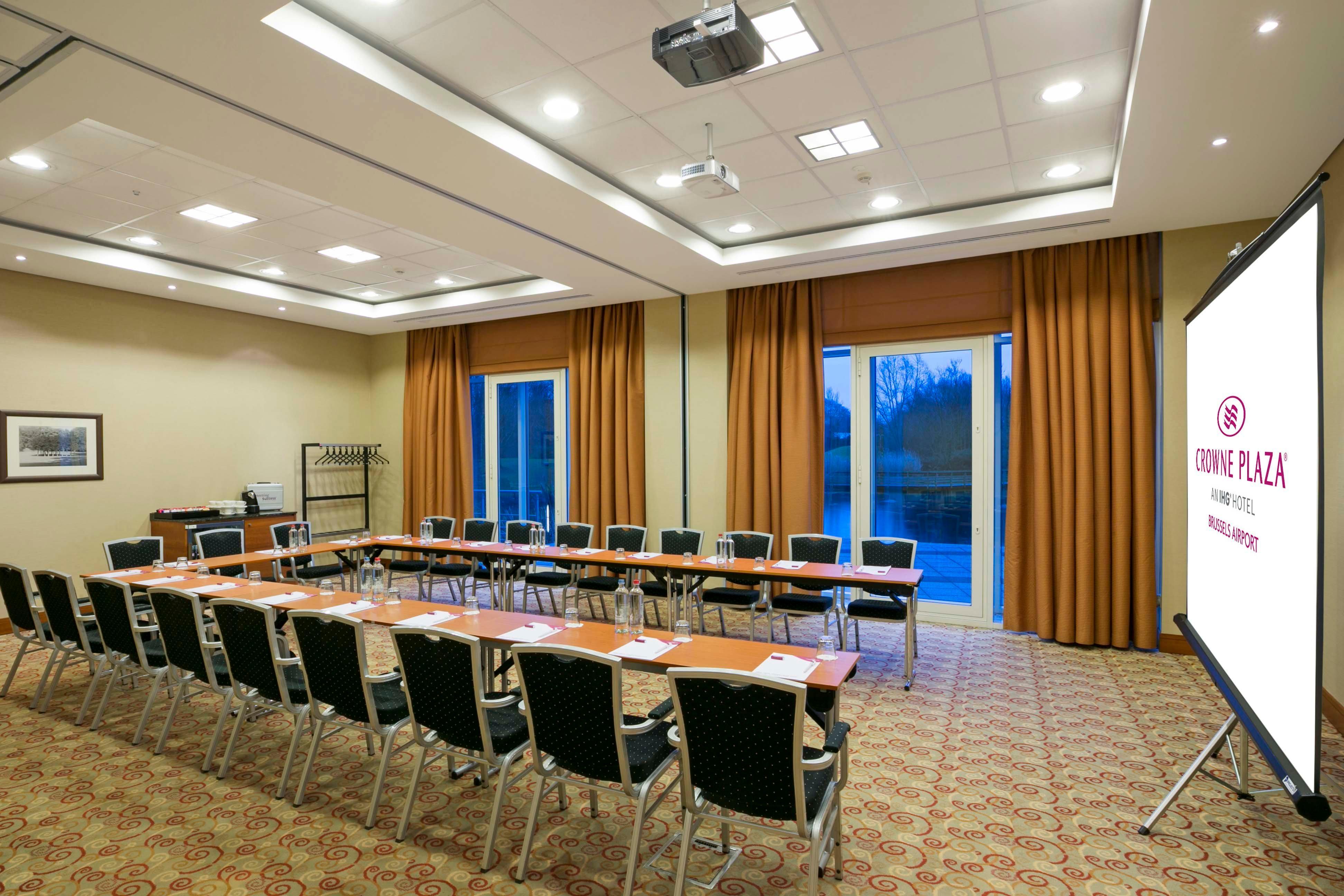 Crowne Plaza Brussels Airport By Ihg 4*